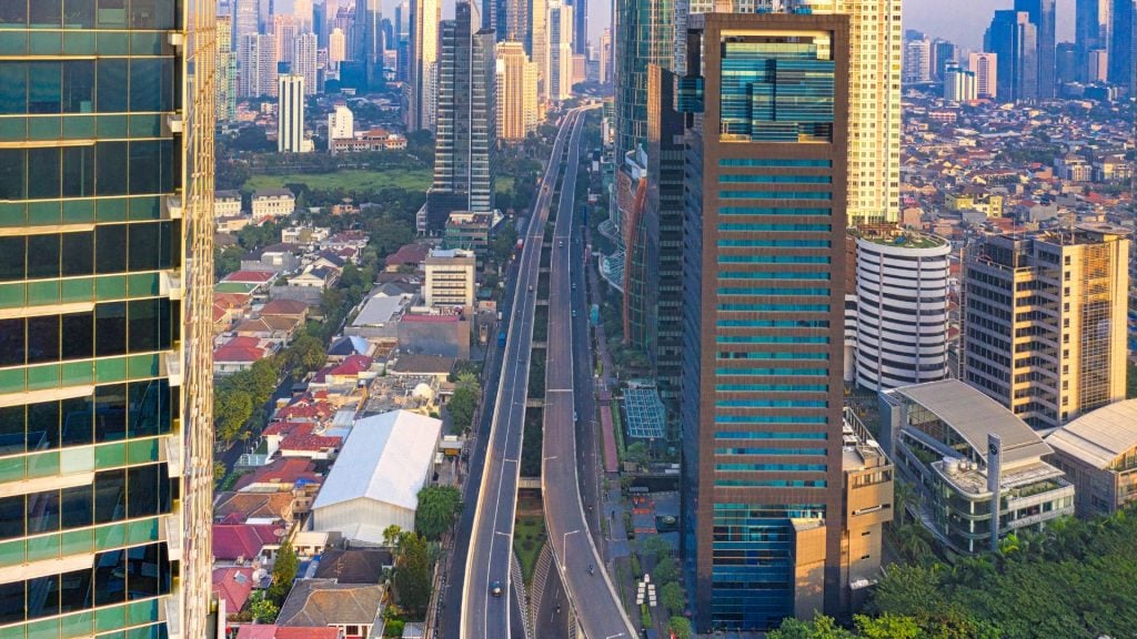 High-traffic highways like this offer some of the most valuable real estate for outdoor advertising. Insurance companies looking to increase insurance sales can leverage these busy commuter routes to deliver large-scale messages that reach thousands of potential customers every day.