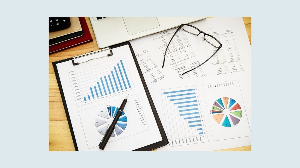 What is ROAS dashboard featuring marketing reports, charts, and performance metrics used to calculate return on ad spend.